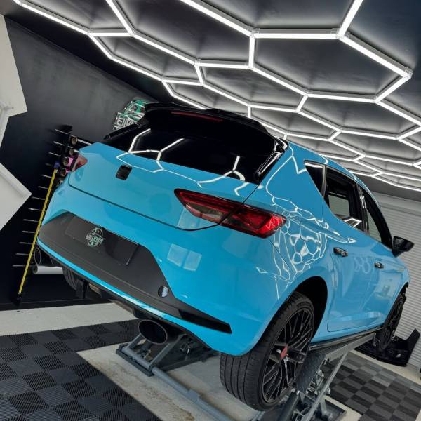 Covering intégral bleu ciel sur Seat Leon CUPRA proche Besançon (25000, Doubs)