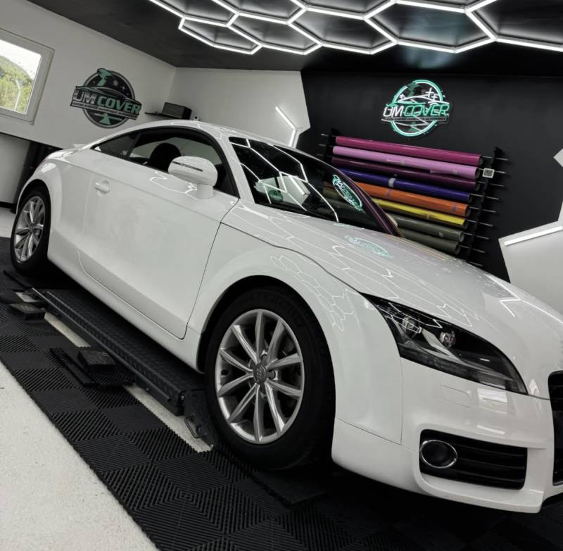 Covering intégral d'une Audi TT pour changement couleur blanc à gris près de Dijon la Côte-d'Or