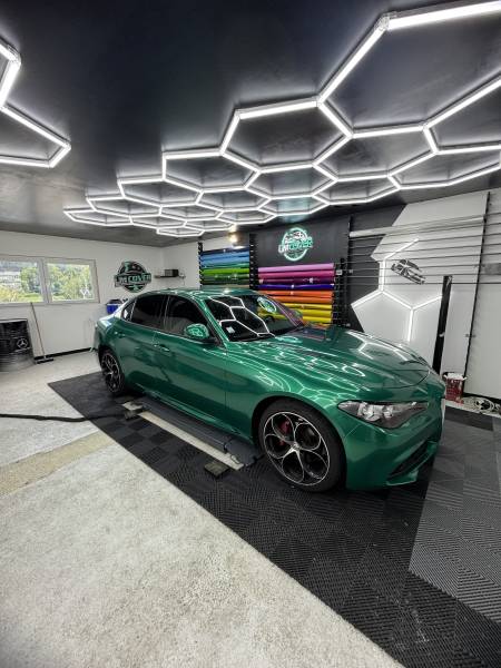 Covering vert effet peinture premium sur Alfa Romeo Giulia à Dijon en Côte d’Or