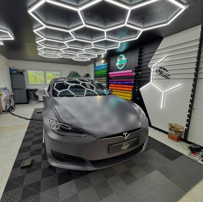 Covering intégral gris anthracite mat sur une Tesla Model S à Besançon (25000)