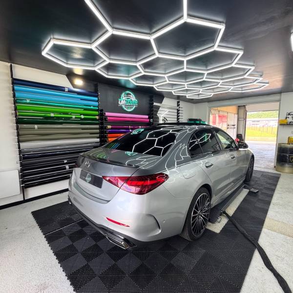 Covering partiel bas en gris alu sur un Mercedes Classe C Maybach à Pontarlier (25300)