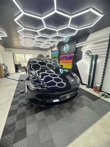 Covering intégral bleu nuit pailleté sur Tesla Model 3 Highlands à Dijon en Côte d’Or