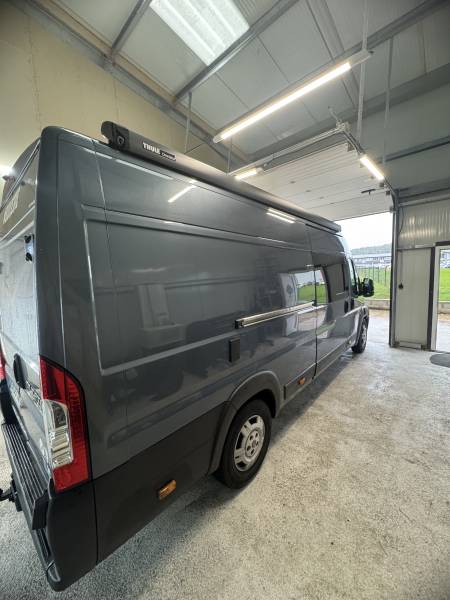 Marquage publicitaire personnalisé sur Fiat Ducato utilitaire à Pontarlier proche de la Suisse